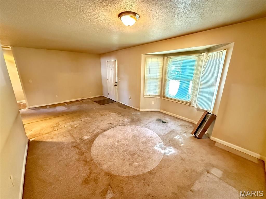 Image 5 of property listing at 1415 Cinnamon Hills Drive, St Peters, MO 63303