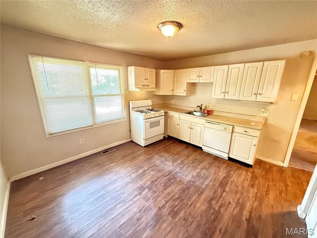 Image 6 of property listing at 1415 Cinnamon Hills Drive, St Peters, MO 63303
