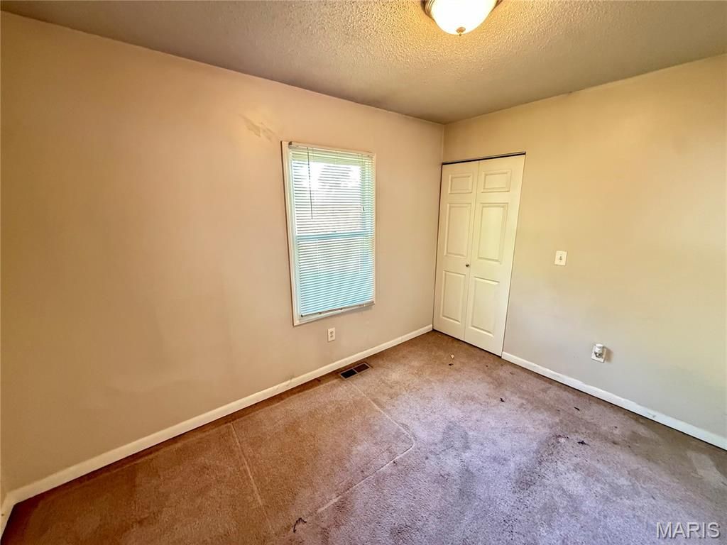 Image 7 of property listing at 1415 Cinnamon Hills Drive, St Peters, MO 63303