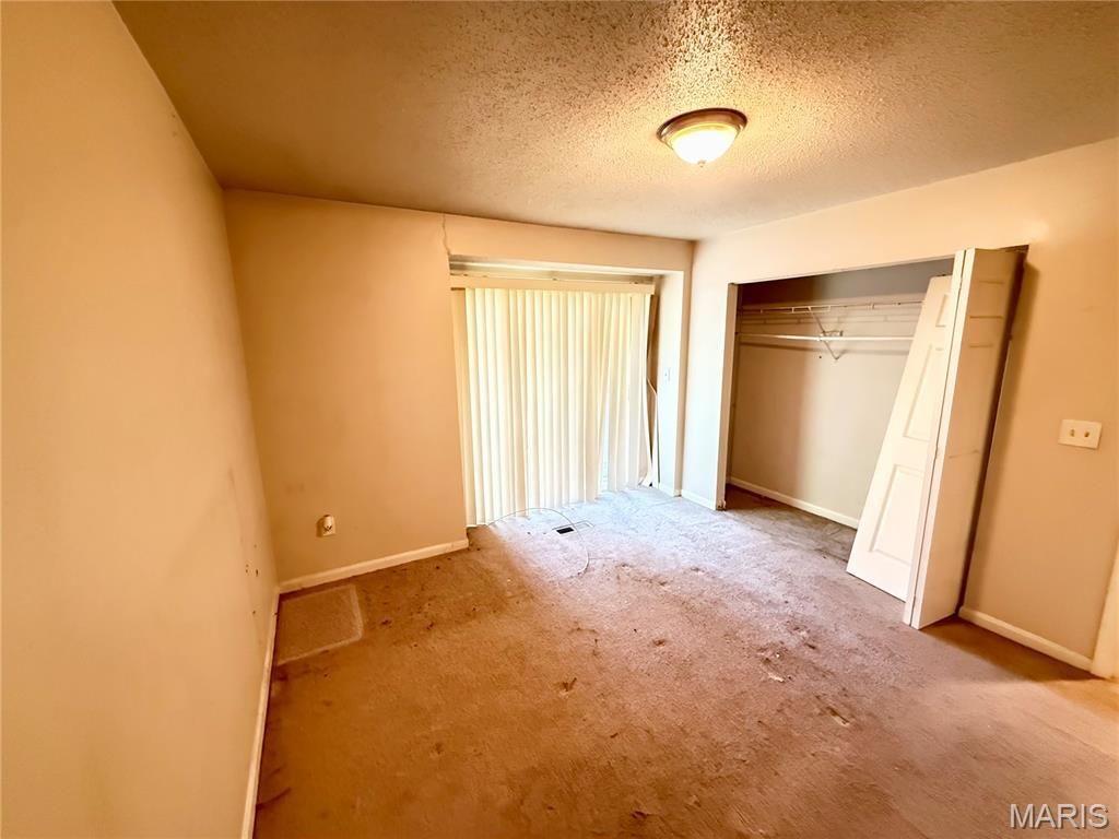 Image 8 of property listing at 1415 Cinnamon Hills Drive, St Peters, MO 63303