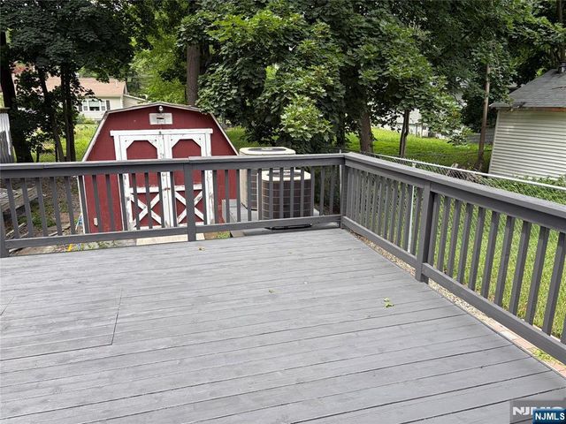 26 Grandview Avenue, Oakland, NJ 07436