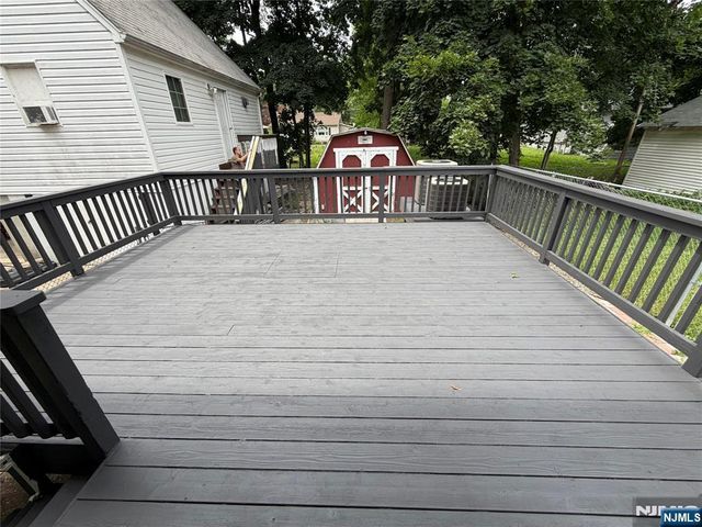 26 Grandview Avenue, Oakland, NJ 07436