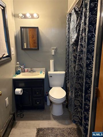 26 Grandview Avenue, Oakland, NJ 07436