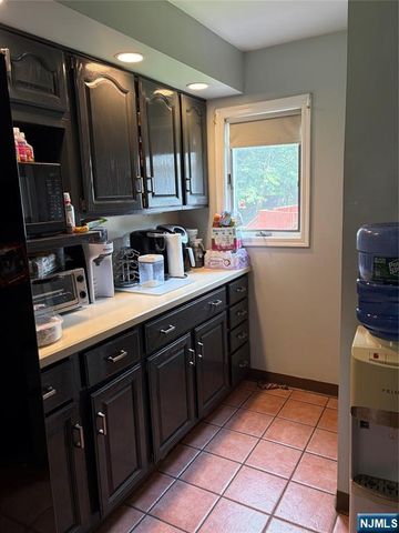 26 Grandview Avenue, Oakland, NJ 07436