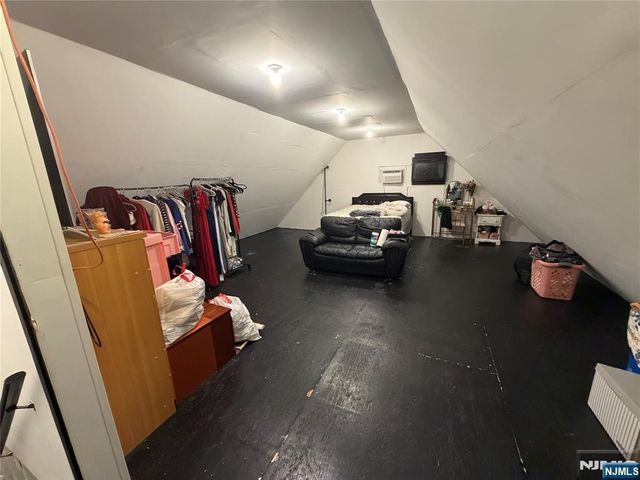26 Grandview Avenue, Oakland, NJ 07436