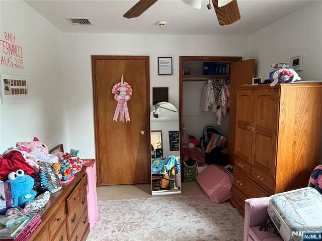 26 Grandview Avenue, Oakland, NJ 07436