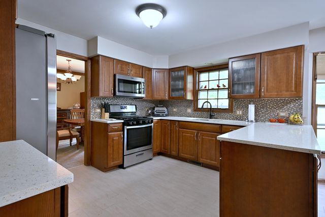 27W168 Chartwell Drive, Winfield, IL 60190
