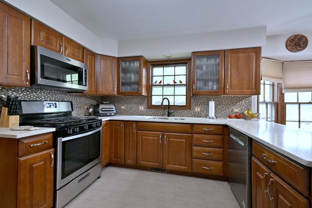27W168 Chartwell Drive, Winfield, IL 60190