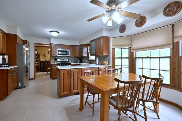 27W168 Chartwell Drive, Winfield, IL 60190