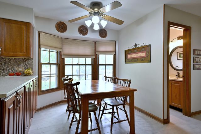 27W168 Chartwell Drive, Winfield, IL 60190