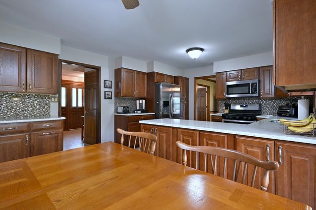 27W168 Chartwell Drive, Winfield, IL 60190