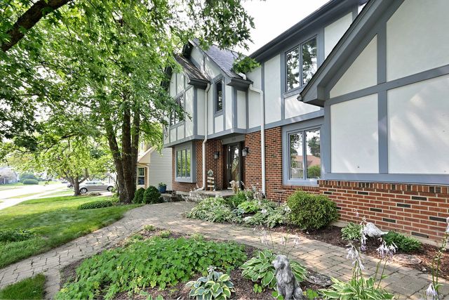 27W168 Chartwell Drive, Winfield, IL 60190