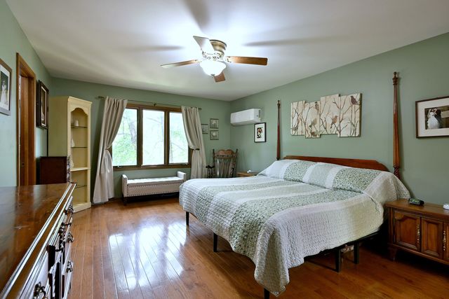 27W168 Chartwell Drive, Winfield, IL 60190