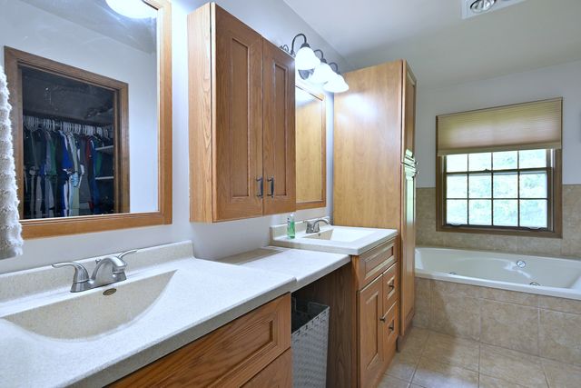 27W168 Chartwell Drive, Winfield, IL 60190