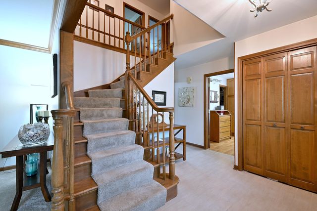 27W168 Chartwell Drive, Winfield, IL 60190