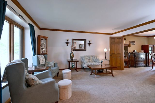 27W168 Chartwell Drive, Winfield, IL 60190