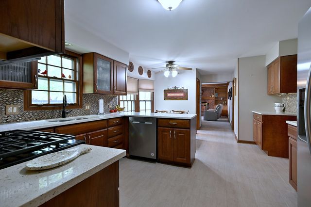 27W168 Chartwell Drive, Winfield, IL 60190