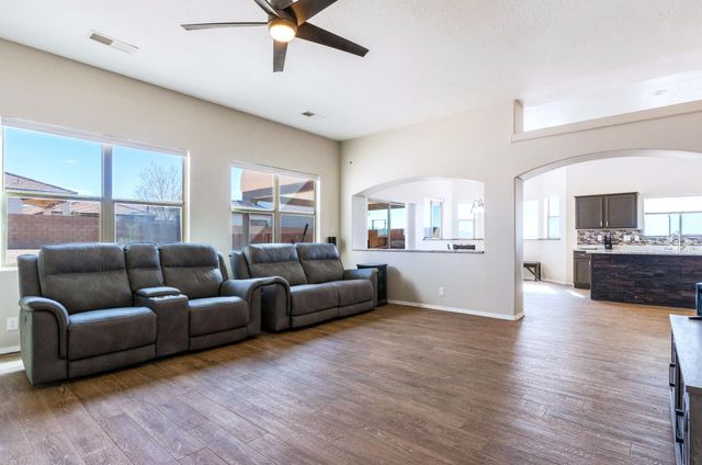 200 Aldaba Circle NE, Rio Rancho, NM 87124