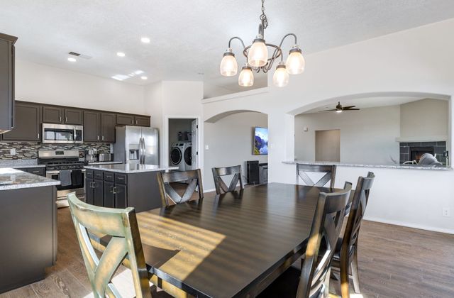 200 Aldaba Circle NE, Rio Rancho, NM 87124