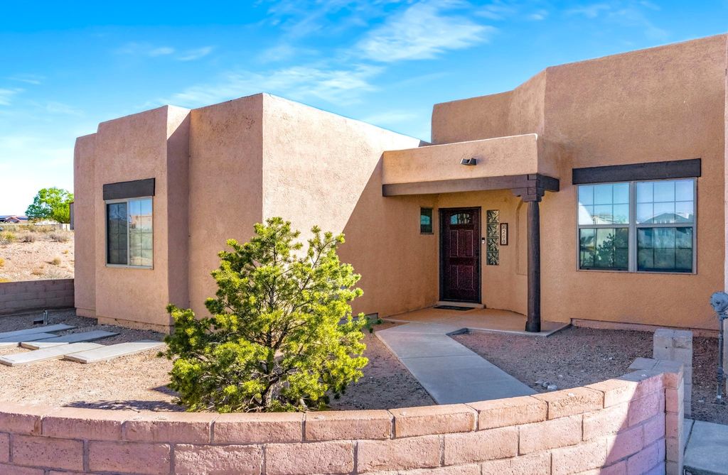 200 Aldaba Circle NE, Rio Rancho, NM 87124