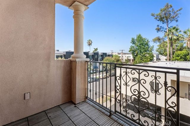 5305 Bellingham 304, Valley Village, CA 91607