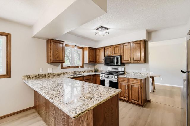 10855 Avocet Street NW, Coon Rapids, MN 55433