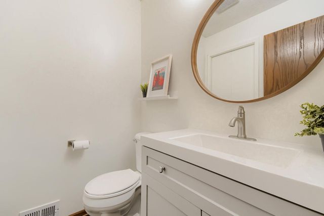 10855 Avocet Street NW, Coon Rapids, MN 55433