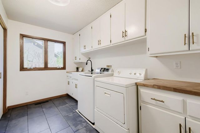 10855 Avocet Street NW, Coon Rapids, MN 55433