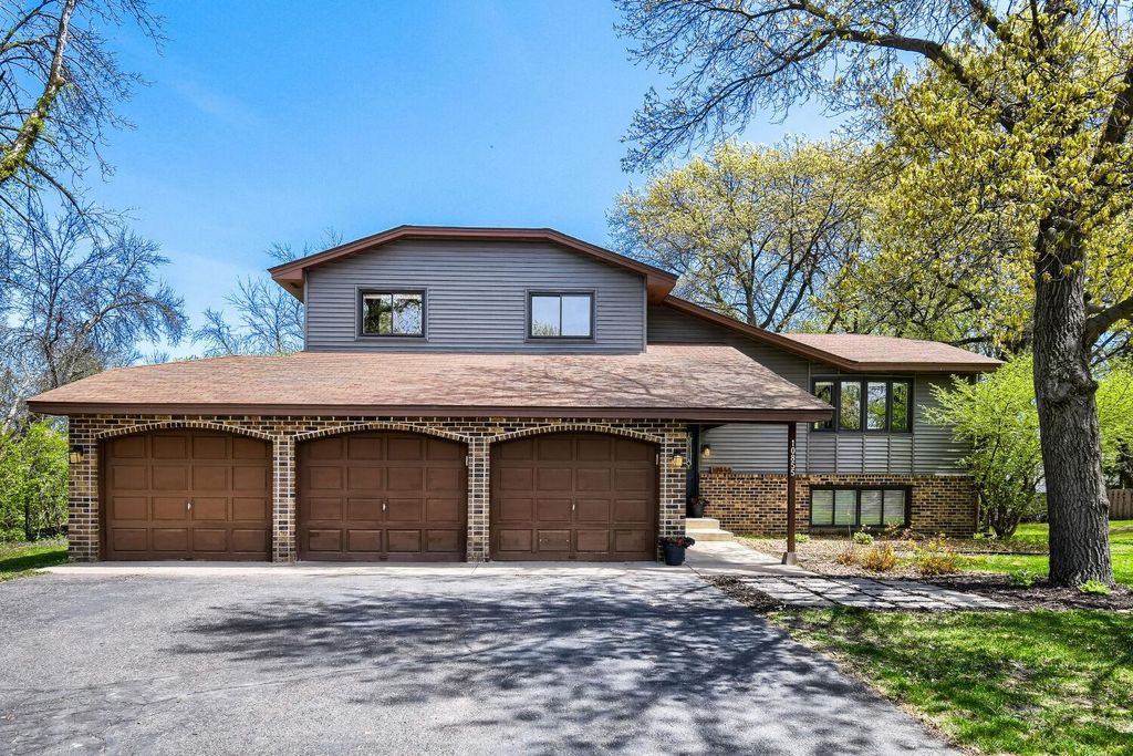 10855 Avocet Street NW, Coon Rapids, MN 55433