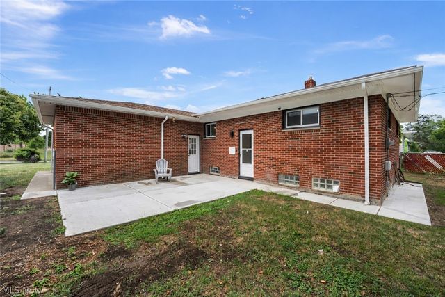 18509 Preston Road, Warrensville Heights, OH 44128