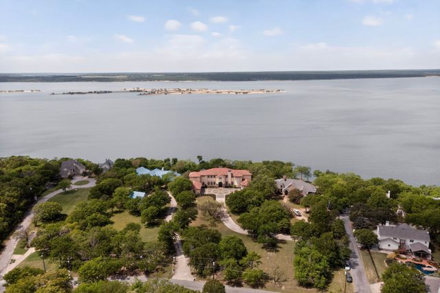 141 Cherokee Boulevard, Pottsboro, TX 75076