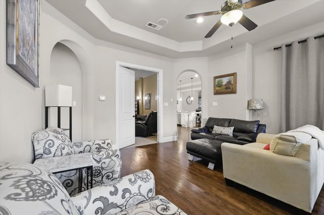720 Wagner Way, Lantana, TX 76226