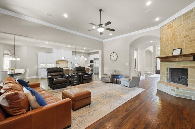 720 Wagner Way, Lantana, TX 76226