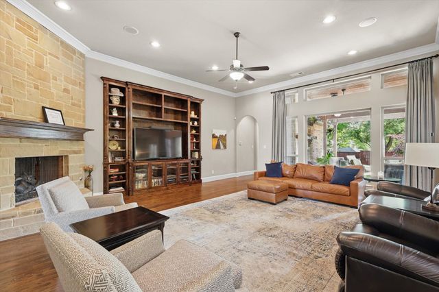 720 Wagner Way, Lantana, TX 76226