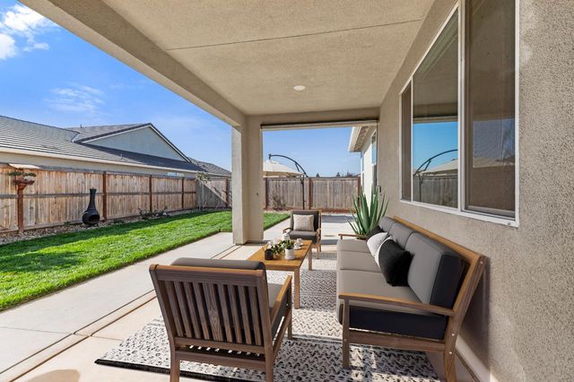 7634 Path Dr, Hughson, CA 95326