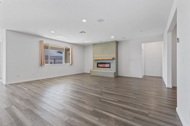 7634 Path Dr, Hughson, CA 95326