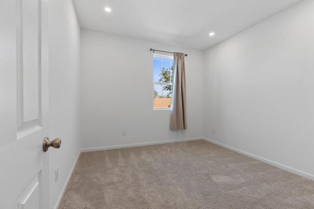 7634 Path Dr, Hughson, CA 95326