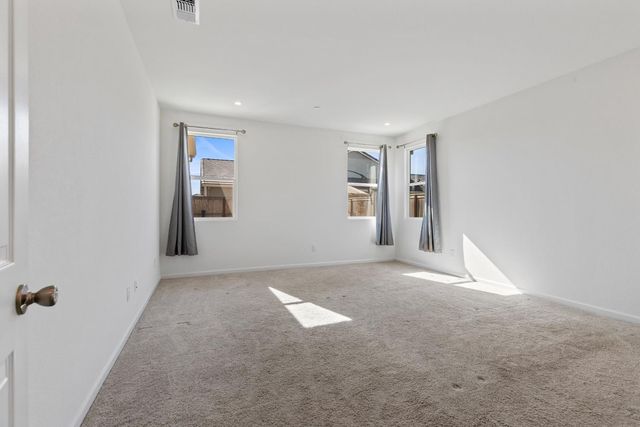 7634 Path Dr, Hughson, CA 95326