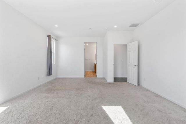 7634 Path Dr, Hughson, CA 95326