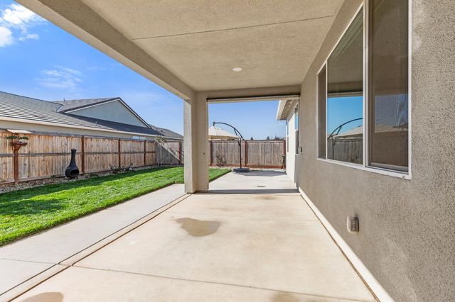 7634 Path Dr, Hughson, CA 95326