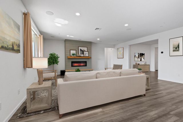 7634 Path Dr, Hughson, CA 95326