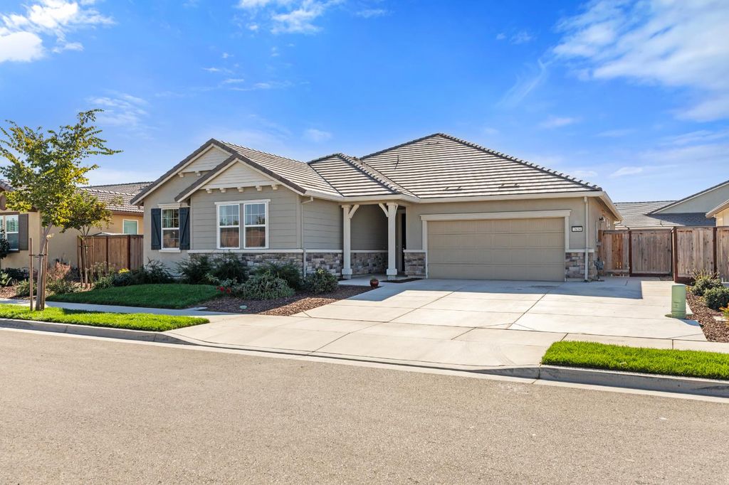 7634 Path Dr, Hughson, CA 95326