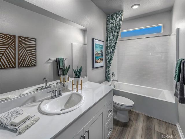 19532 Hanging Rock Road, Lake Elsinore, CA 92532