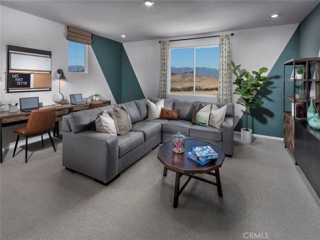 19532 Hanging Rock Road, Lake Elsinore, CA 92532