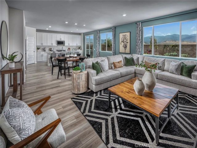 19532 Hanging Rock Road, Lake Elsinore, CA 92532