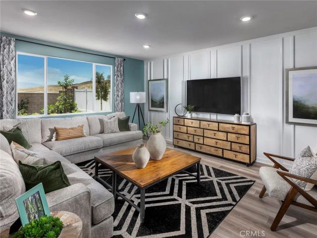 19532 Hanging Rock Road, Lake Elsinore, CA 92532