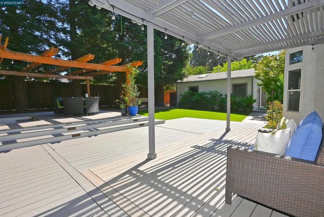 35 Harmony Ln, Walnut Creek, CA 94597