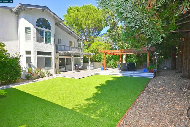 35 Harmony Ln, Walnut Creek, CA 94597