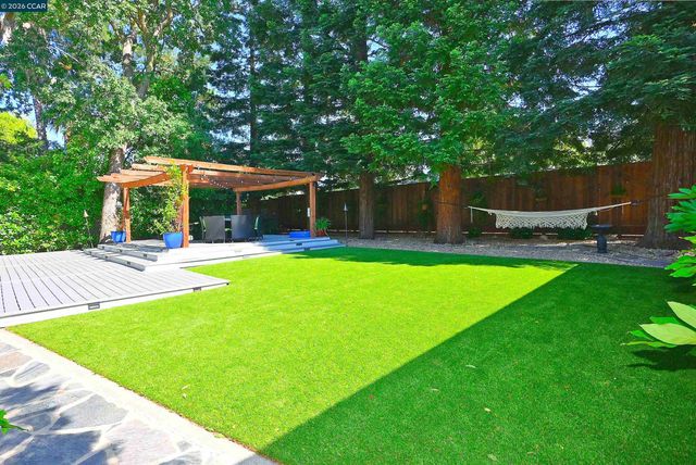 35 Harmony Ln, Walnut Creek, CA 94597