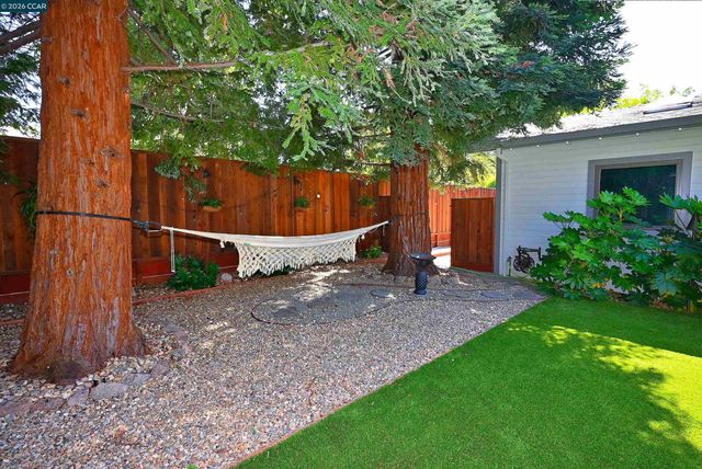 35 Harmony Ln, Walnut Creek, CA 94597
